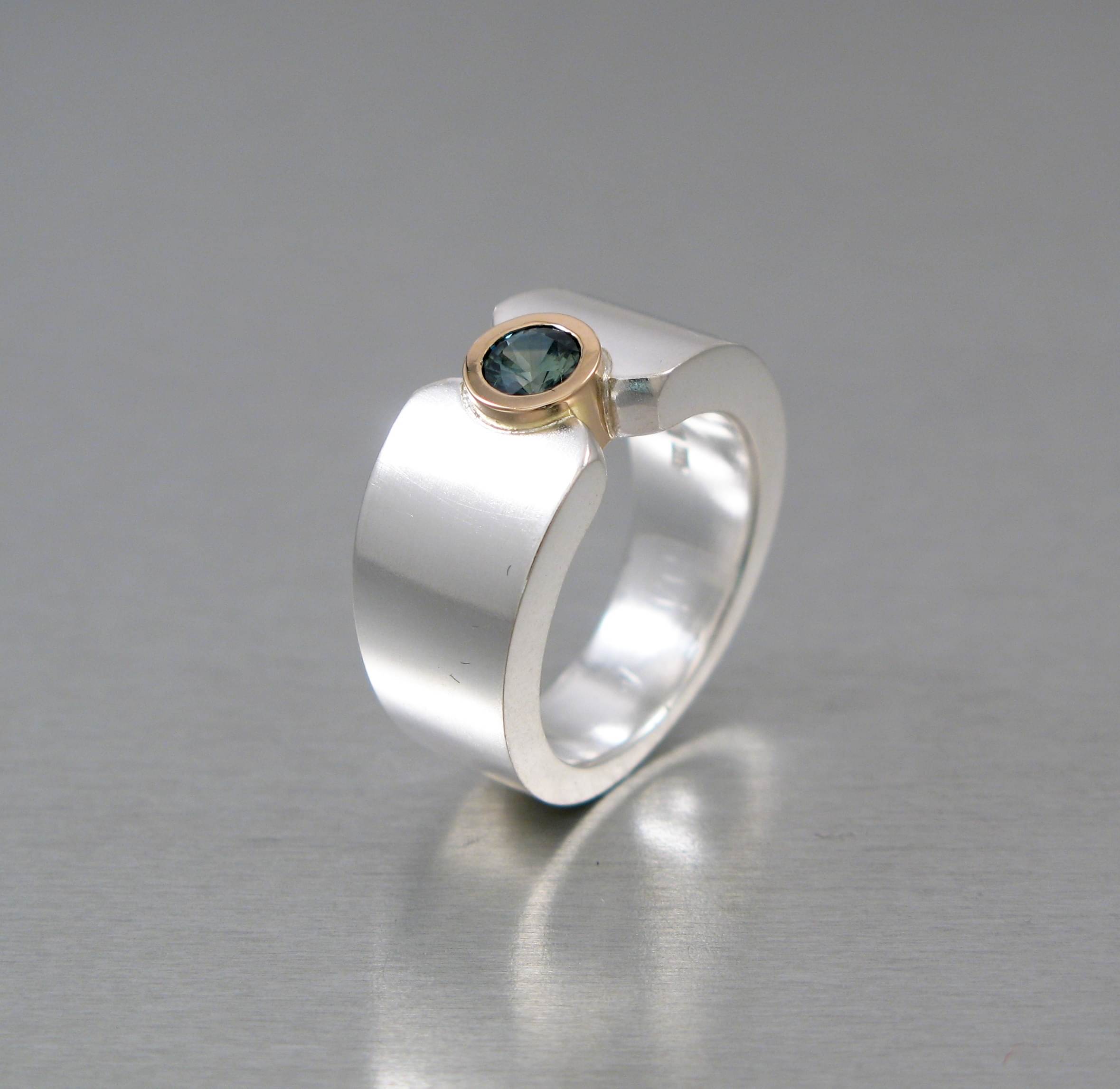 Ring, ”Fru Mattson”, silver, guld och safir.