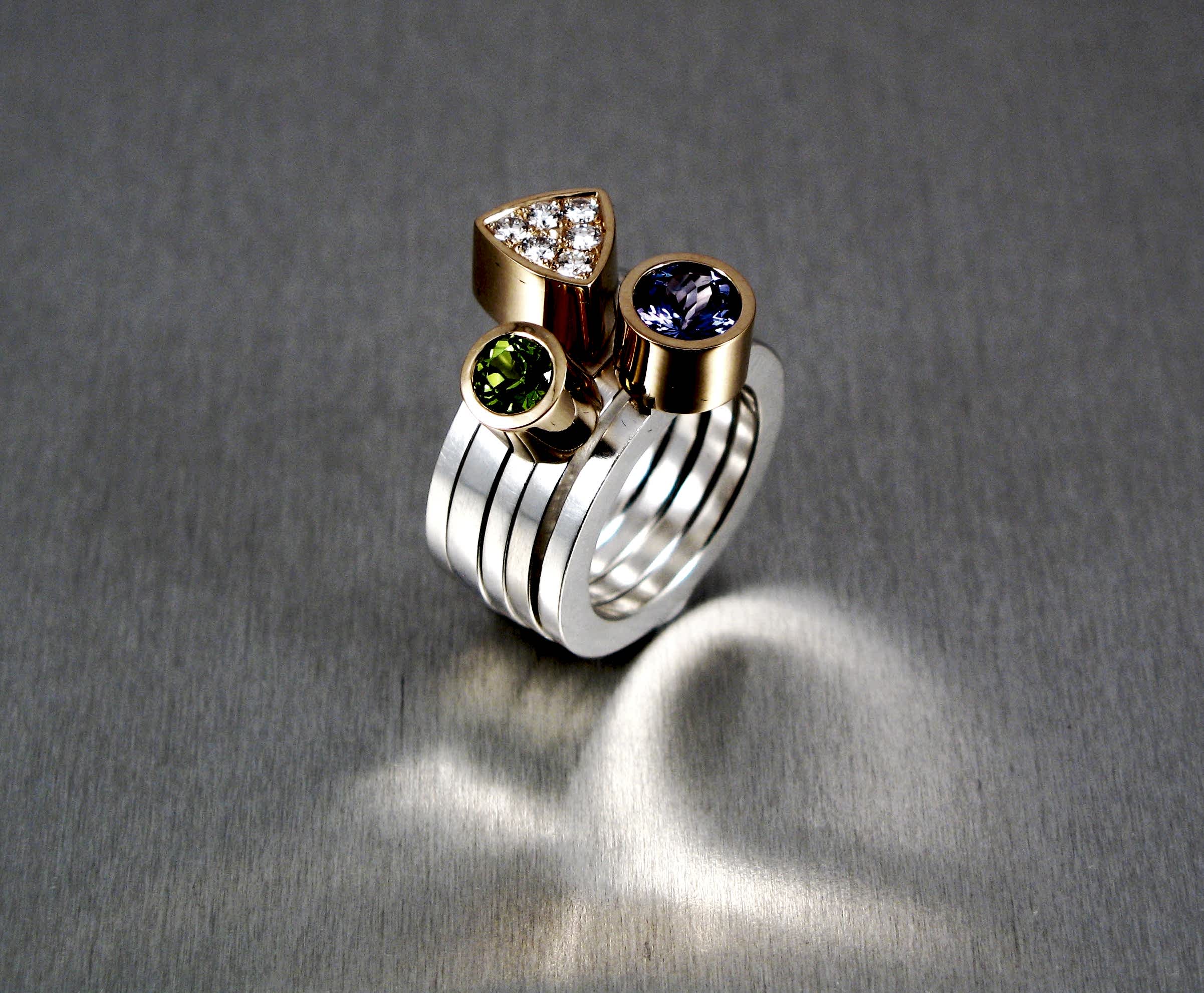 Ring, ”Pusselringar”, silver, guld, tanzanit, peridot och briljanter.